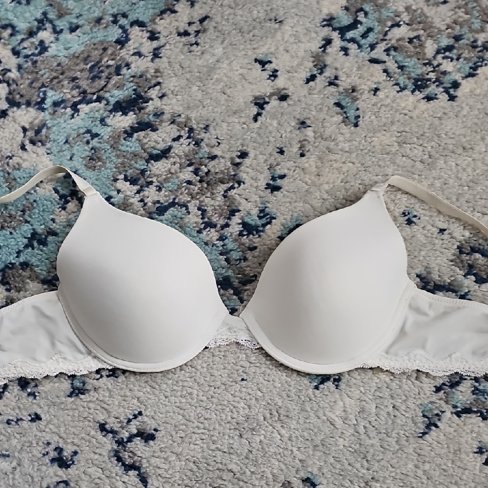 Maidenform White T-Shirt Bra with Molded Cups